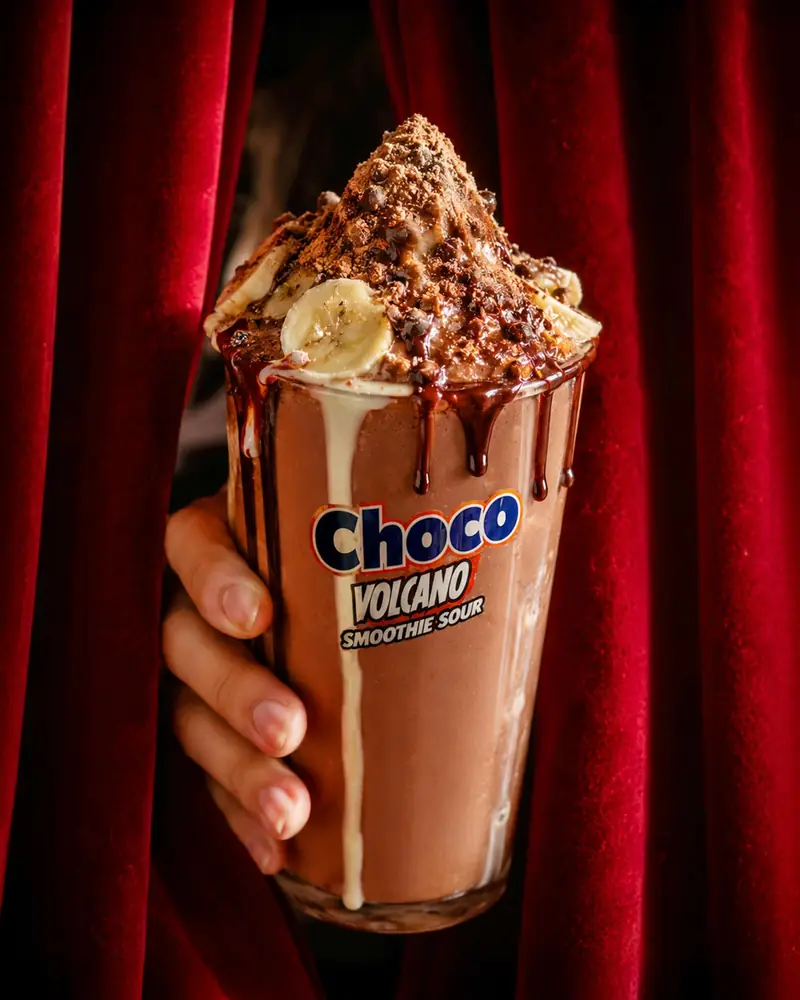Choco Volcano smoothie sour piled high with toppings